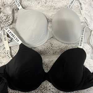 2 Victoria secret bras